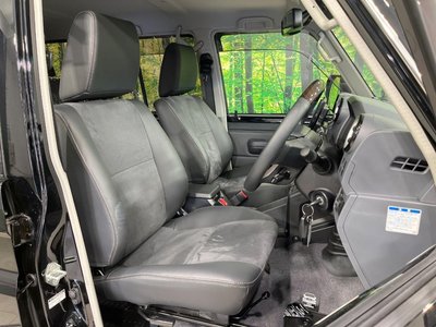 TOYOTA LAND CRUISER 70 - 9