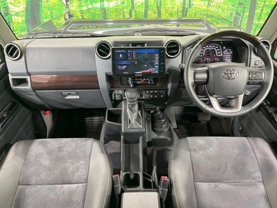 TOYOTA LAND CRUISER 70 - 2