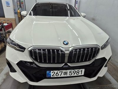 BMW 5 SERIES - 1