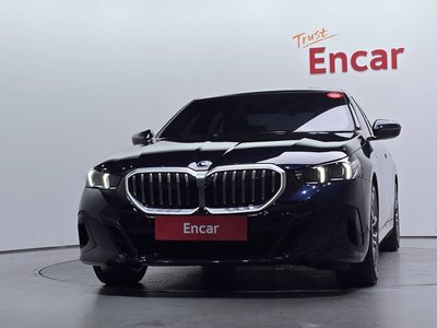 2023 BMW 5 SERIES photo 2