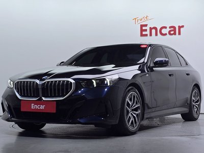 2023 BMW 5 SERIES photo 1