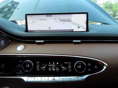 2021 Genesis GV70 — миниатюра 13