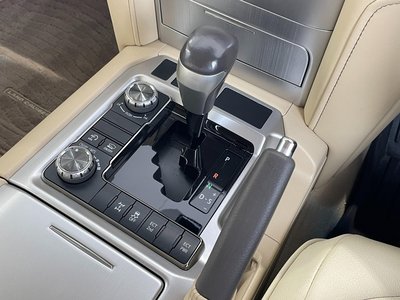 صورة مصغرة 28 لـ 2015 Toyota LAND CRUISER 200