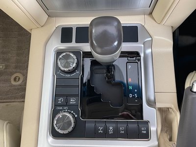 صورة مصغرة 29 لـ 2015 Toyota LAND CRUISER 200