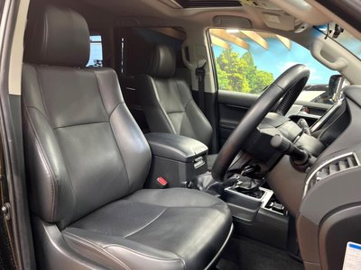 TOYOTA LAND CRUISER PRADO - 8