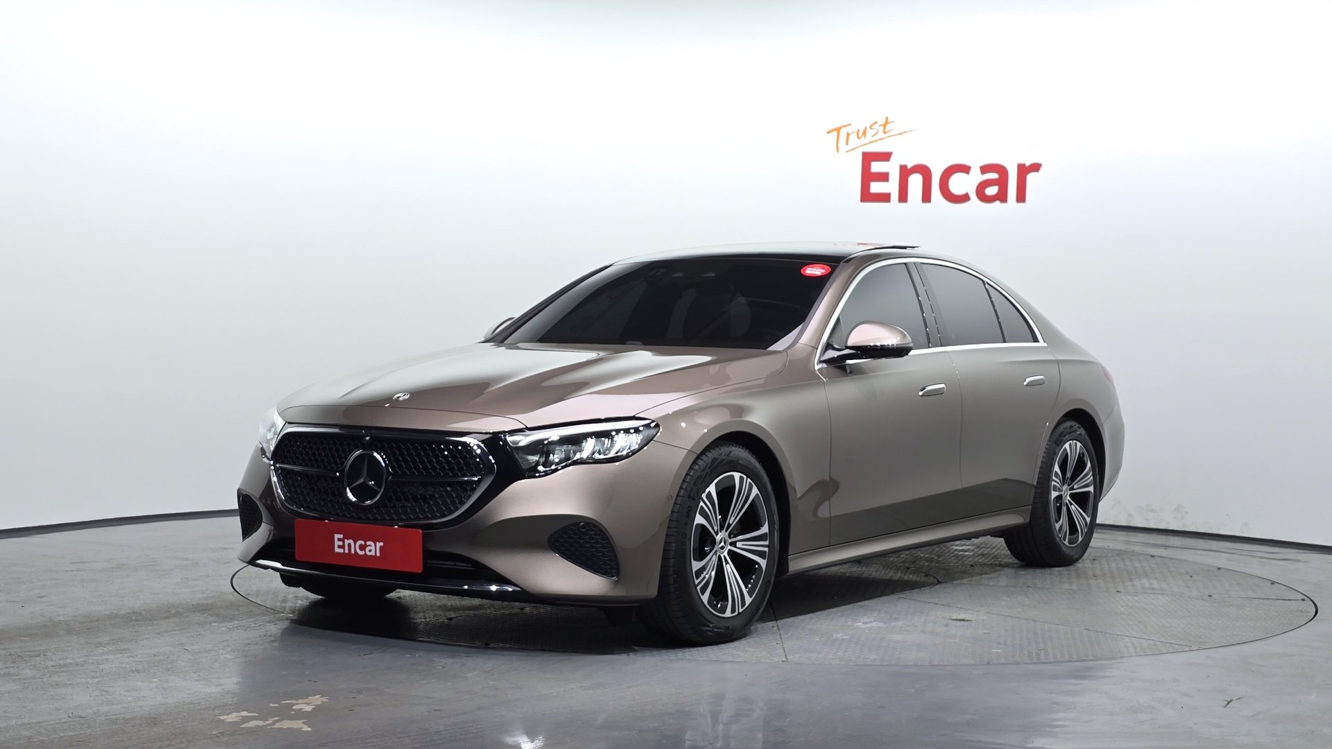 MERCEDES-BENZ E-CLASS - View 1