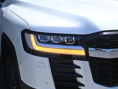 TOYOTA LAND CRUISER 300 - 9