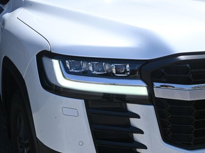 TOYOTA LAND CRUISER 300 - 8