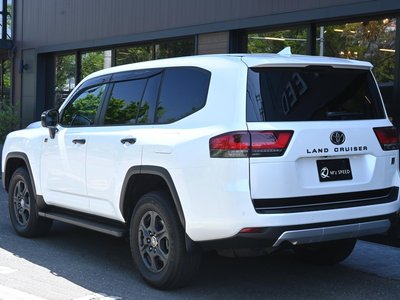 TOYOTA LAND CRUISER 300 - 3