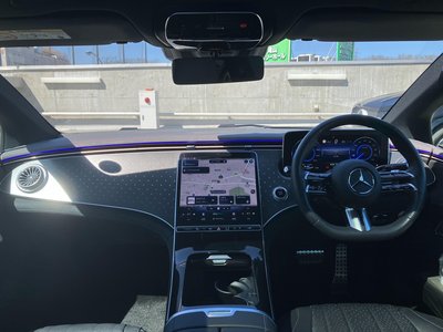 MERCEDES-BENZ EQE - 8