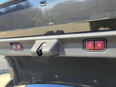 MERCEDES-BENZ EQE - 6