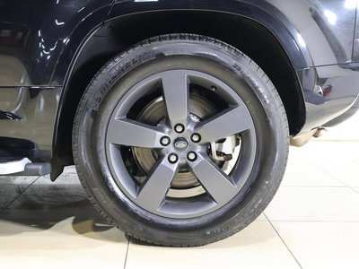LAND ROVER DEFENDER - 9