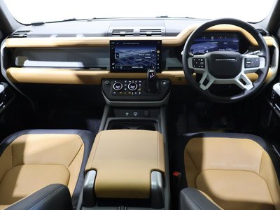 LAND ROVER DEFENDER - 4