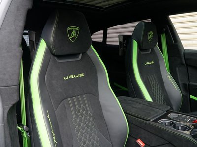 LAMBORGHINI URUS - 6
