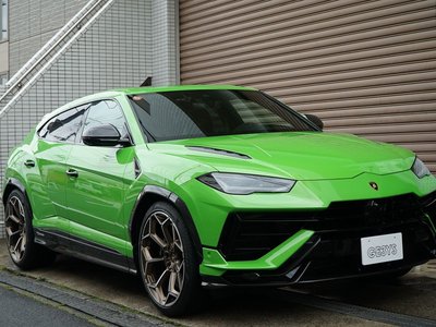 LAMBORGHINI URUS - 1