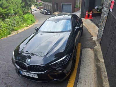 2022 BMW M8 — миниатюра 11
