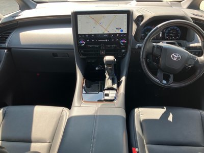 2025 Toyota ALPHARD — фото 2