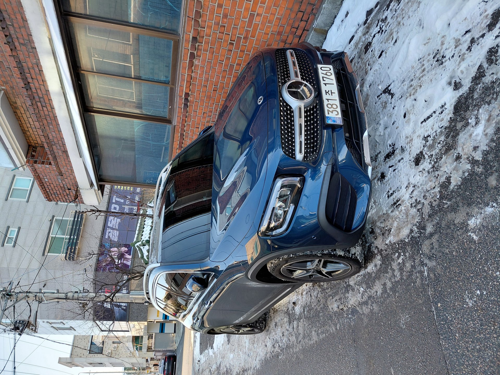 MERCEDES-BENZ GLB - View 1