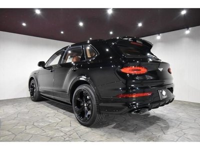 2023 Bentley BENTAYGA photo 2