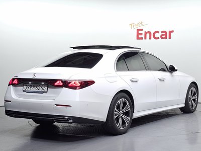 MERCEDES-BENZ E-CLASS - 4