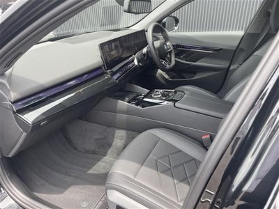 2025 BMW 5 SERIES thumbnail 34