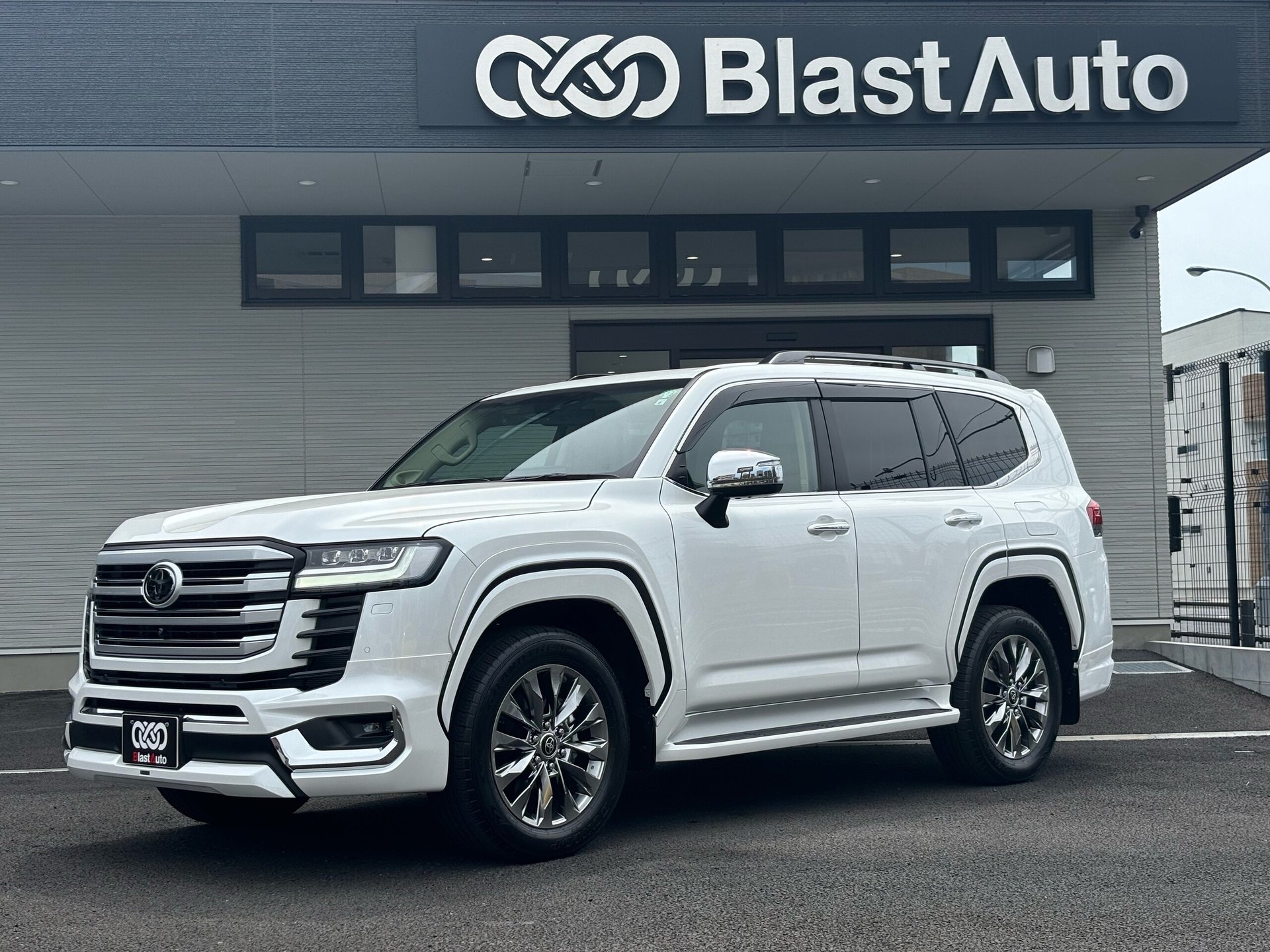 TOYOTA LAND CRUISER 300 - View 1