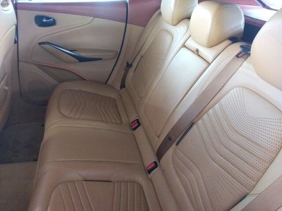 ASTON MARTIN DBX - 3