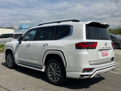 TOYOTA LAND CRUISER - 7