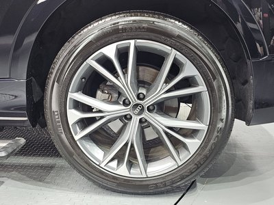 AUDI Q8 - 8