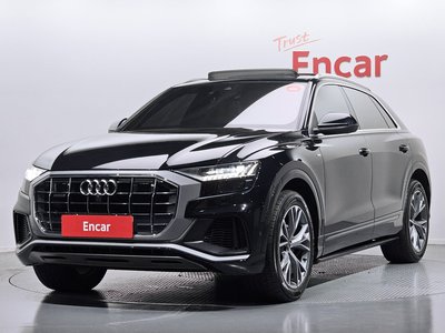 AUDI Q8 - 1