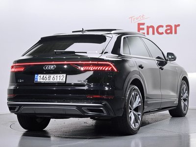 AUDI Q8 - 4