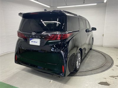 2025 Toyota ALPHARD — фото 3