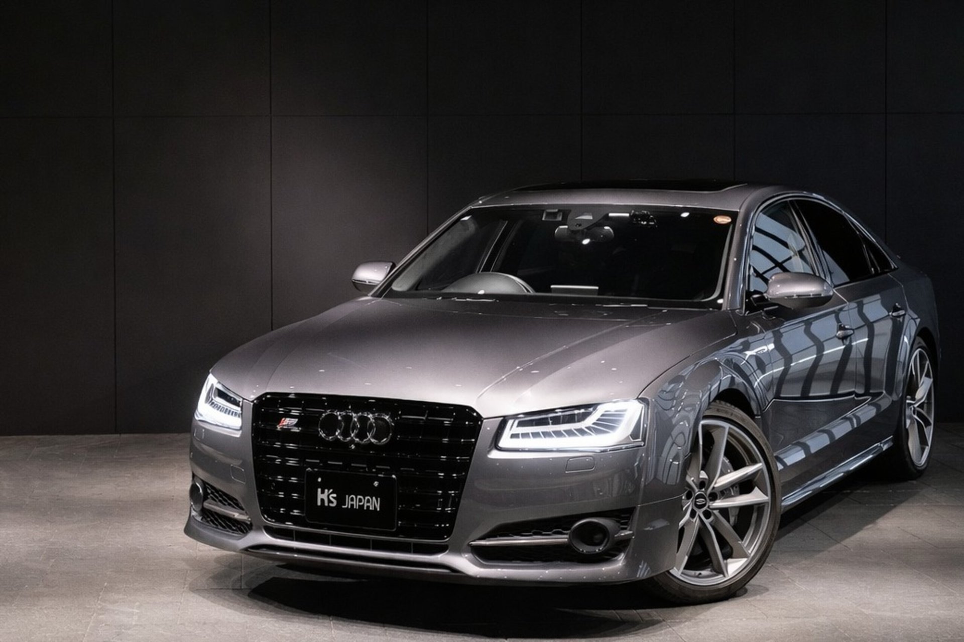 AUDI S8 - View 1