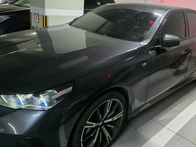 BMW 5 SERIES - 4