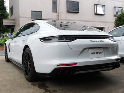 2021 Porsche PANAMERA photo 3