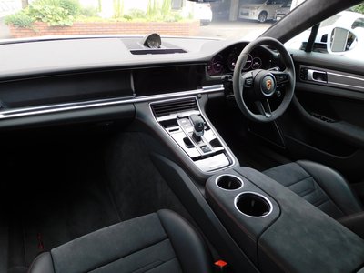 2021 Porsche PANAMERA photo 6