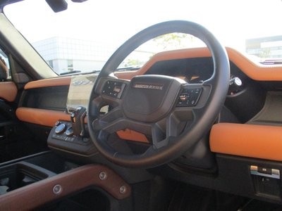 LAND ROVER DEFENDER - 2