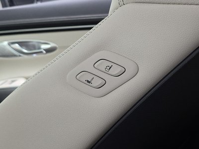2023 Genesis GV70 — миниатюра 25