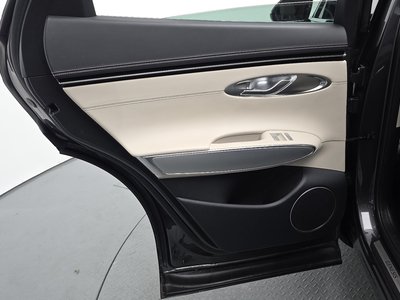 2023 Genesis GV70 — миниатюра 16