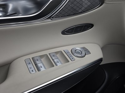 2023 Genesis GV70 — миниатюра 37
