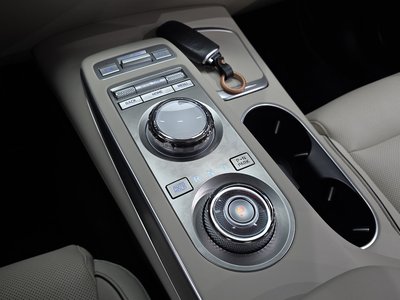 2023 Genesis GV70 — миниатюра 13