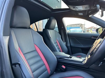 2022 Lexus IS — миниатюра 28