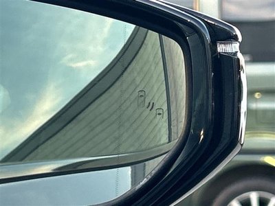 2022 Lexus IS photo 6
