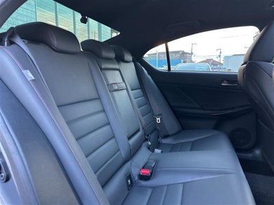 2022 Lexus IS — миниатюра 29