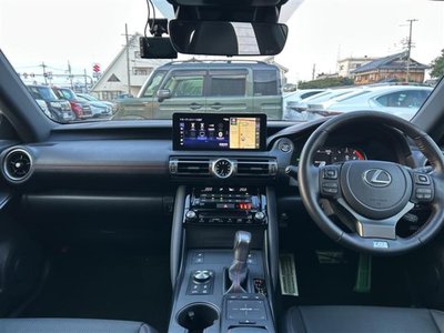 2022 Lexus IS — миниатюра 14
