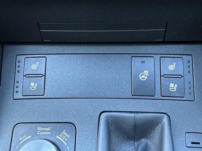 2022 Lexus IS — миниатюра 11