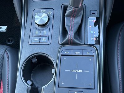 2022 Lexus IS — миниатюра 12