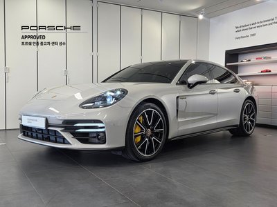 PORSCHE PANAMERA - 1