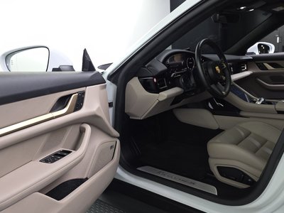 2023 Porsche TAYCAN photo 10