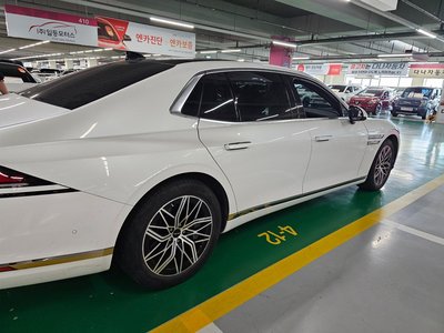 صورة 6 لـ 2022 Genesis G90 (RS4)